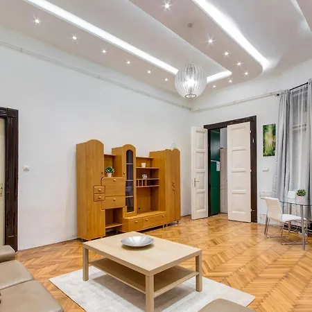 Diamond - Charles Lejlighed Budapest