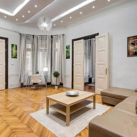 Diamond - Charles * Budapest