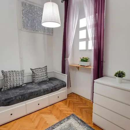 Diamond - Charles Lejlighed Budapest