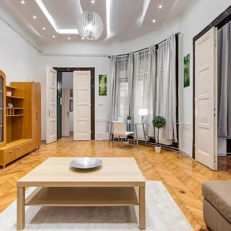 Diamond - Charles Budapest