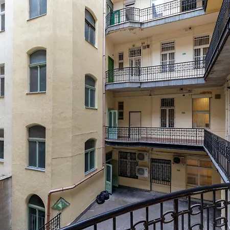 Diamond - Charles Budapest