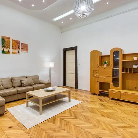 Diamond - Charles * Budapest