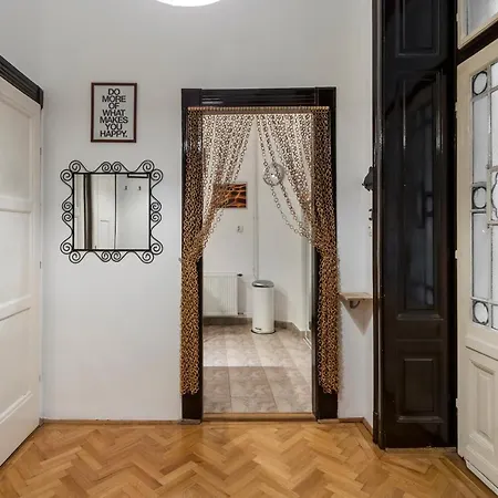 Diamond - Charles Budapest