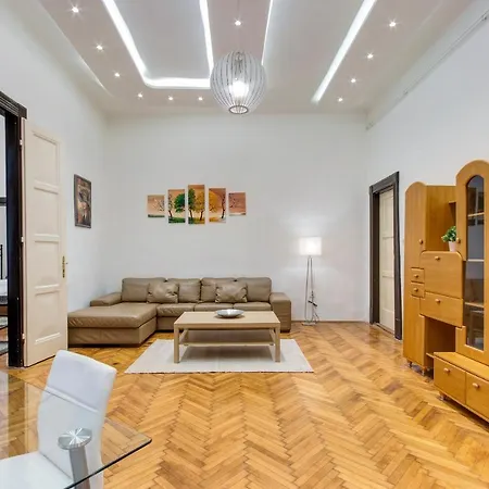 Diamond - Charles Lejlighed Budapest